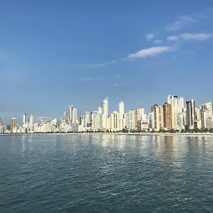 Apartamento Na Quadra Da Com Tres Quartos Em Sc., Balneário Camboriú